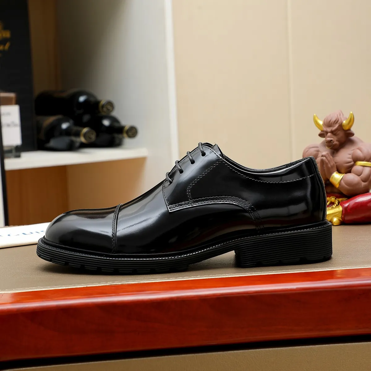 Men's shoes 💰660 💰 Louis Vuitton LV ® Autumn and Winter 🆕 models 🔛Full shoe counter First layer cowhide, 🐂Leather lined casual shoes for men, super soft outsole, essential for driving. Counter synchronization Original first layer cowhide Completely 1:1 mold customization 🌹Top version, 2 colors available! Number: 38-45 (37.46. Customized)